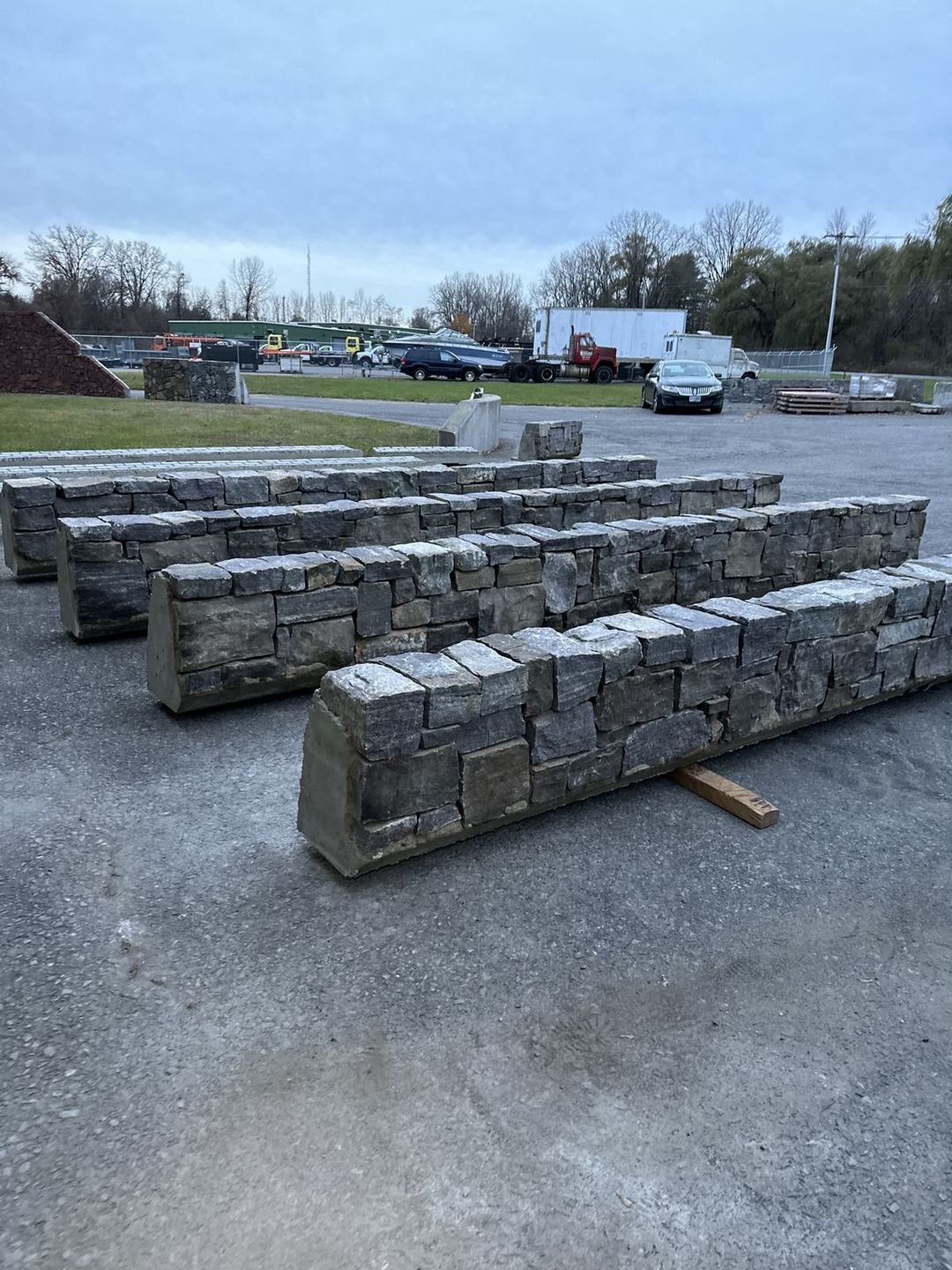 Ashlar-pattern cut stone wall panels